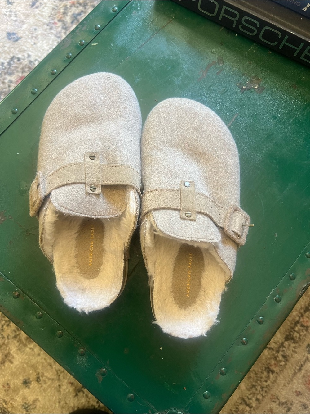 American Eagle Outfitters women’s  Beige Faux-Fur Slip-On Clogs Size 8